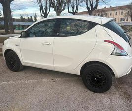 LANCIA Y LANCIA Y ELEFANTINO