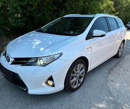 TOYOTA AURIS TOURING SPORTS 1.8 HSD LOUNGE (AUTOMATA) 1TULAJ/SZERVÍZKÖNYV/PARKPILOT/MEGKÍMÉLT