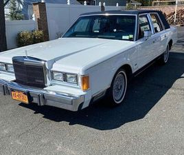 LINCOLN TOWN CAR