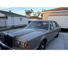 1988 LINCOLN TOWN CAR BEIGE AUTOMATIQUE, 4 VITESSES CONDU...