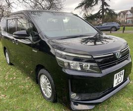 TOYOTA VOXY - 2014