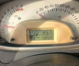 PETITE VOITURE À VENDRE