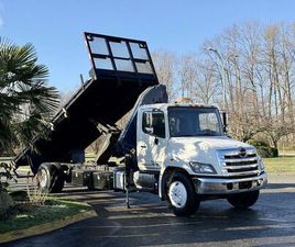 USED 2015 HINO 358 22-FOOT FLAT DECK TRUCK WITH DUMP FUNCTION AND AMCO VEBA CRANE