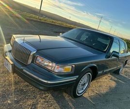 LINCOLN TOWN CAR