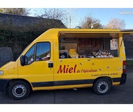 FOURGON AMÉNAGÉ DE MARCHÉ