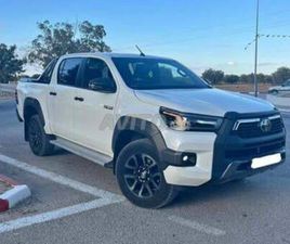 TOYOTA HILUX INVINCIBLE