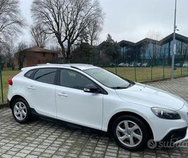 VOLVO V40 CROSS COUNTRY D2 VOLVO V40 CROSS COUNTRY D2 KINETIC