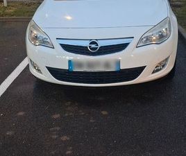 BONJOUR JE VENDRE MA VOITURE EN BONNE ETAT ELLE A RIEN A PREVOIRE INTERIOR PROPRE SENZOR PARCHING SENZOR PLUIE TOUT LE PAPIER EN REGLE POUR PLUS DE INFORMATION 