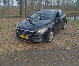 VOLVO V40 CROSS COUNTRY - 1.6 T4 MOMENTUM 132KW NAP ZWART