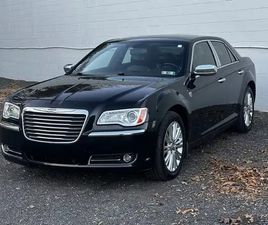 CHRYSLER 300C HEMI AWD 2013...LOW LOW KM !!