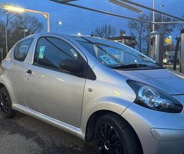 TOYOTA PORTE TOYOTA AYGO