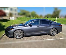 LEXUS ES ES 300H LEXUS ES 300H LUXURY LINE LUXUS ABSEITS DES MAINSTREAM
