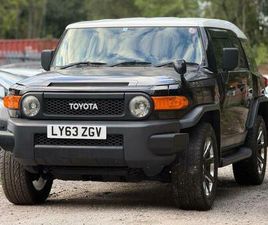 TOYOTA FJ CRUISER 4.0 V6 4X4 AUTO. RIGHT HAND DRIVE 5DR