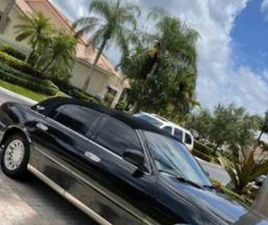 2000 LINCOLN TOWN CAR - CREAM PUFF - LIKE NEW