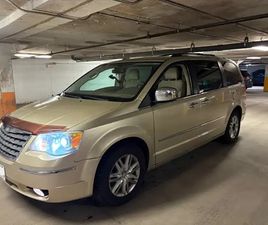 CHRYSLER TOWN AND COUNTRY 2010 LIMITED