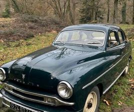 VOITURE DE COLLECTION FORD