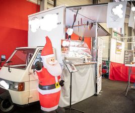 PIAGGIO APE P703 FOOD TRUCK OU MAGASIN TRIPORTEUR PIAGGIO TM703