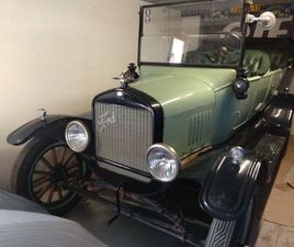 VOITURE DE COLLECTION FORD