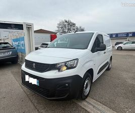 A SAISIR PEUGEOT PARTNER PREMIUM 1.2E 110CV BVM6 1ERE MAIN/ 3 PLACES / TVA RECUP / 8250.00 HT / REVISEE / GARANTIE 12 MOIS SPOTICAR