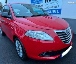 BELLE LANCIA YPSILON 0.9 TWINAIR SILVER 85 CV PREMIÈRE MAIN