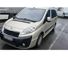 VAN 8 PLACES TRÈS PROPRE