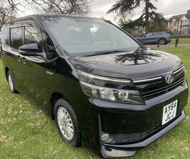 TOYOTA VOXY - 2014