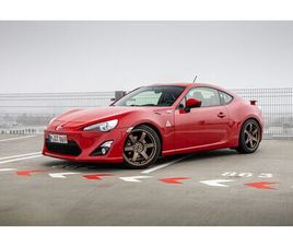 TOYOTA GT-86 GT86 2,0-L-BOXERMOTOR - SCHWARZ/ROT INTERIEURPAK