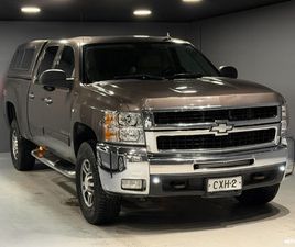 2500 HD V8 DURAMAX LTZ CREW CAB 4WD *NÄYTTÄVÄ MÖRKÖ!* * 5-HLÖ* *CLEAN TITLE* *KAUKO WEBASTO* *NAHAT* *KOUKKU* *AUTOAC*