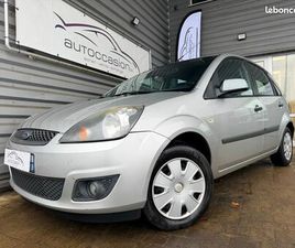 FORD FIESTA FORD FIESTA 1.4 92000KM COURROIE OK / CLIM / VITRE ÉLECTRIQUE VERROUILLAGE CENTRALISÉ / ....