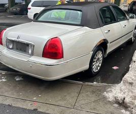 2003 LINCOLN TOWN CAR