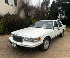 LINCOLN TOWN CAR
