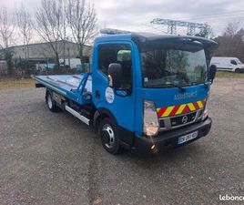 DÉPANNEUSE NISSAN NT 400