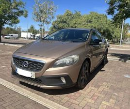 VOLVO V40 CROSS COUNTRY D2
