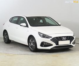 HYUNDAI I30 FASTBACK HYUNDAI I30 FASTBACK 1.6 CRDIOMFORT , ČR,2.MAJ, SERV.KNIHA ZA 11 200 €