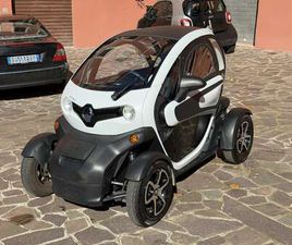 QUADRICICLO ELETTRICO TWIZY 80 CON PORTE E FINESTRINI COMPLETAMENTE APRIBILI