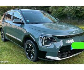 ? KIA NIRO EV PREMIUM – 2023 – 55 000 KM – SOUS GARANTIE CONSTRUCTEUR – ATTELAGE – BI-TON NOIR – VERT AVENTURING ?