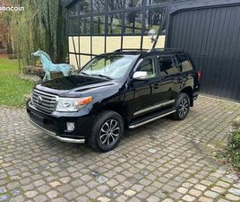 TOYOTA LAND CRUISER VDJ 200 4.5 V8 272CH LUXURY - 1ÈRE MAIN - SUIVI TOYOTA - 4X4 - BVA - 7 PLACES - CLIM - ATTELAGE - CARPLAY - CAMÉRA 360 - 105000KM