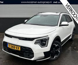 KIA E-NIRO DYNAMICPLUSLINE 64.8 KWH SCHUIF/KANTELDAK, NAVIGATIE, DODEHOEKDETECTIE, LEDEREN BEKLEDING, STOEL- & STUURWIELVERWARMING, PARKEERSENSOREN VOOR & ACHTER, BTW-AUTO