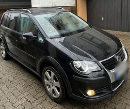 VOLKSWAGEN TOURAN CROSS 7-SITZER 1.4 BENZI...