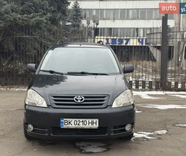 TOYOTA AVENSIS VERSO 2002