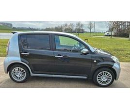 ② DAIHATSU SIRION 1.3I BENZINE. — DAIHATSU — 2EMEMAIN