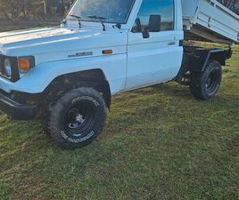 TOYOTA BJ 75 TRI BENNE