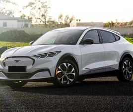 FORD MUSTANG FASTBACK FORD MUSTANG PREMIUM AWD