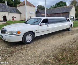 LINCOLN TOWN CAR LIMOUSINE BLANCHE