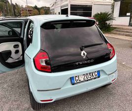 RENAULT TWINGO ELECTRIC AUTHENTIC DEL 2022 USATA A ROMA