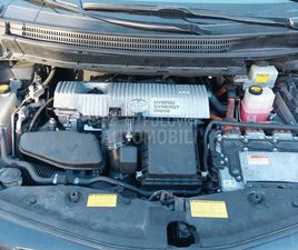 TOYOTA PRIUS + HIBRID