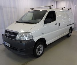 TOYOTA HIACE 2,5 D-4D 4WD 117 5OV PITKÄ * MERKKIHUOLLETTU / JUURI KATSASTETTU / SIS.ALV / HIENO *