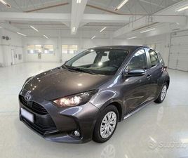 TOYOTA YARIS 1.0 BUSINESS MY22 5 PORTE BERLINA