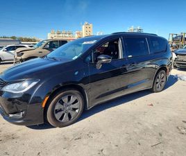 CHRYSLER PACIFICA PLUG-IN HYBRID LIMITED S