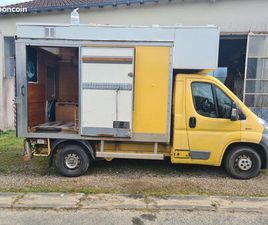 CAMION CAISSE AMÉNAGÉ